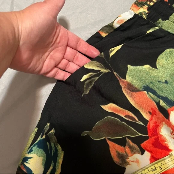 iJeans by Buffalo 🔵 Floral Ankle Joggers M x 28” Black and Red - Picture 6 of 14